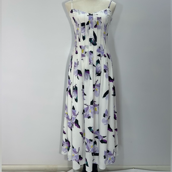 Banana Republic Dresses & Skirts - Banana Republic white and purple floral dress with pockets